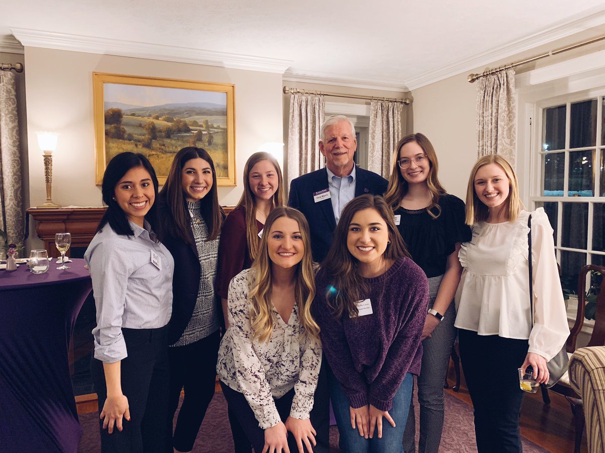 KStateSAB's tweet photo. Not going to lie, we were all fan girling for a picture with the one and only... President Meyers! 🙌🏼 Much appreciation to you, your wife, and @kstatealumni for your wonderful hospitality! 🏡💜 #kstatesab #kstatehome #kstate #KStateBODSocial https://t.co/C0WCTQxu3n