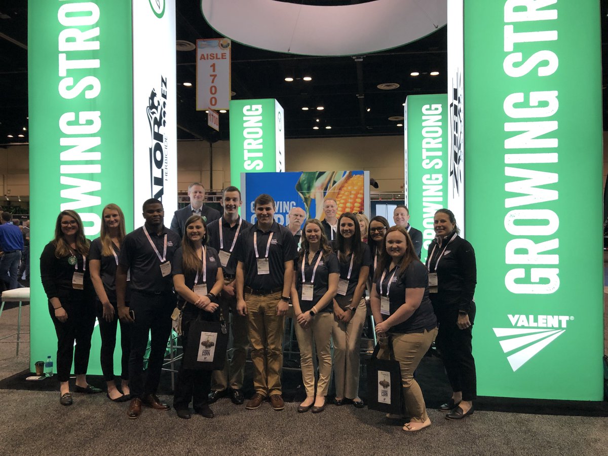 AgFutureAmerica's tweet photo. Yesterday, #AFATechnology Institute Group 5 visited @ValentUSA, @ADMupdates and @FMCCorp on the #Classic19 show floor. Thanks for hosting us! https://t.co/um1wCY61Yo