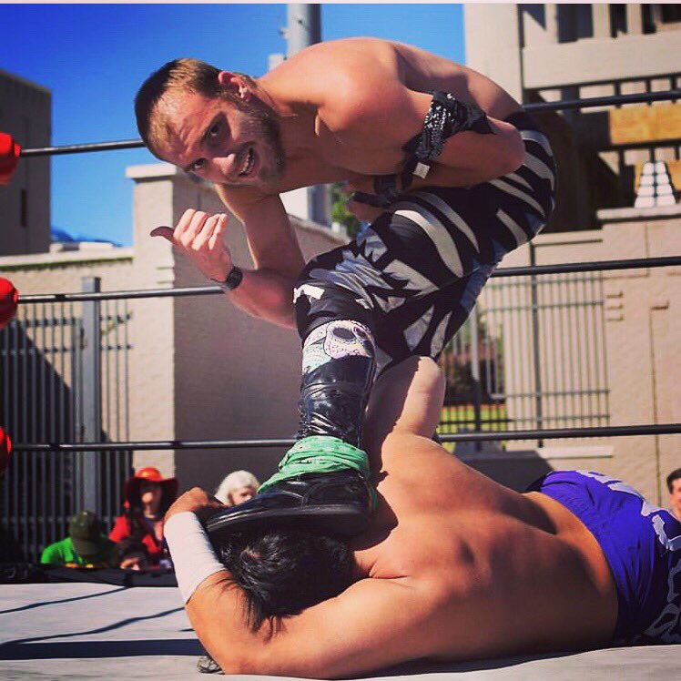 BobbyFlacoWwa4's tweet photo. ¡Todos ustedes son como las 101 Dalmatas.. differentes perros con la misma manchas! Oh I think that’s @cabanamandan under my boot down there! Aaayyoooo 
📸 Baby Face Beatdown 
#RobTheSpotlight #BobsHere #TeLoDije #Wrestling #DosGorras #Lucha #GumpCon https://t.co/EE1tYyMiql