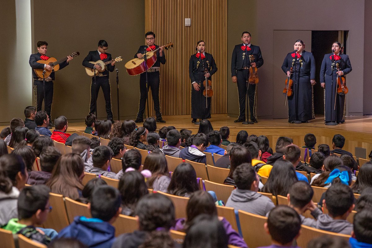 UTRGVNewsroom's tweet photo. Students from across the valley came to UTRGV to meet authors, artists & performers this week as part of #UTRGV #FESTIBA Gear Up Days. FESTIBA inspires & promotes the importance of literacy, culture & the arts in the Rio Grande Valley. UTRGV Photos by Paul Chouy & Silver Salas https://t.co/1jWLh0tuiN