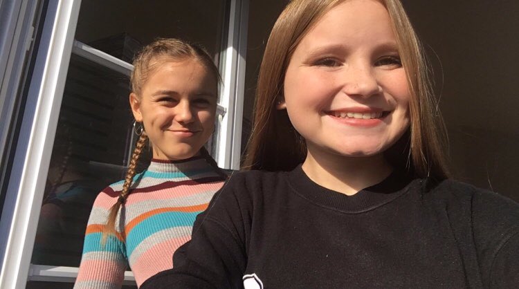 clara__lmg's tweet photo. #postyourbestfriends 🥰🥰 https://t.co/Murs4NRgmm