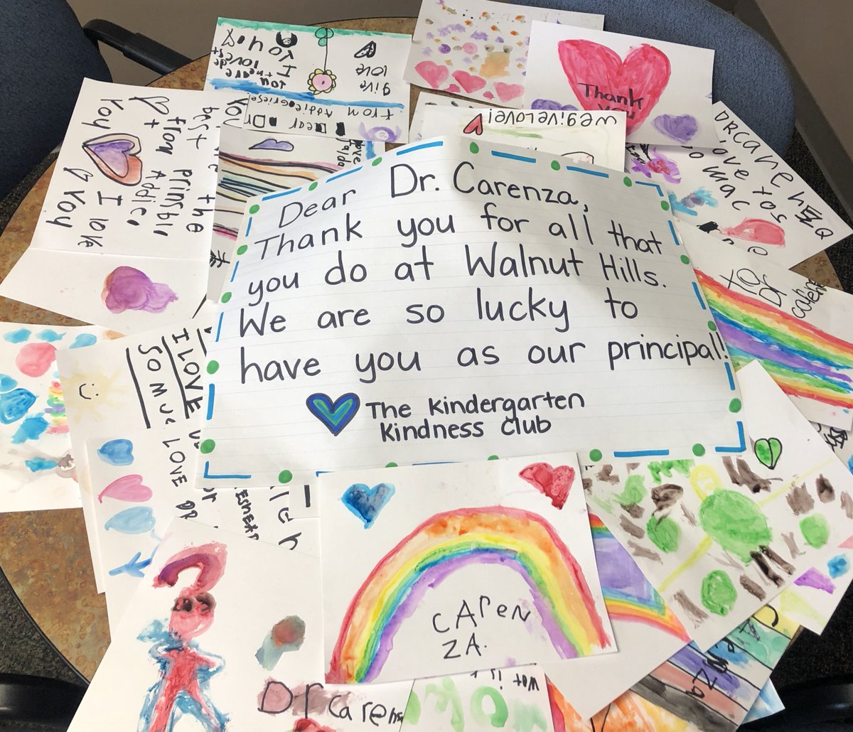 Masters_kinder's tweet photo. @WalnutHillsEl kindergarten kindness club chose to spread some kindness to @GregCarenza today! 💕 #choosekind #bekind https://t.co/D5sX1ulaFQ