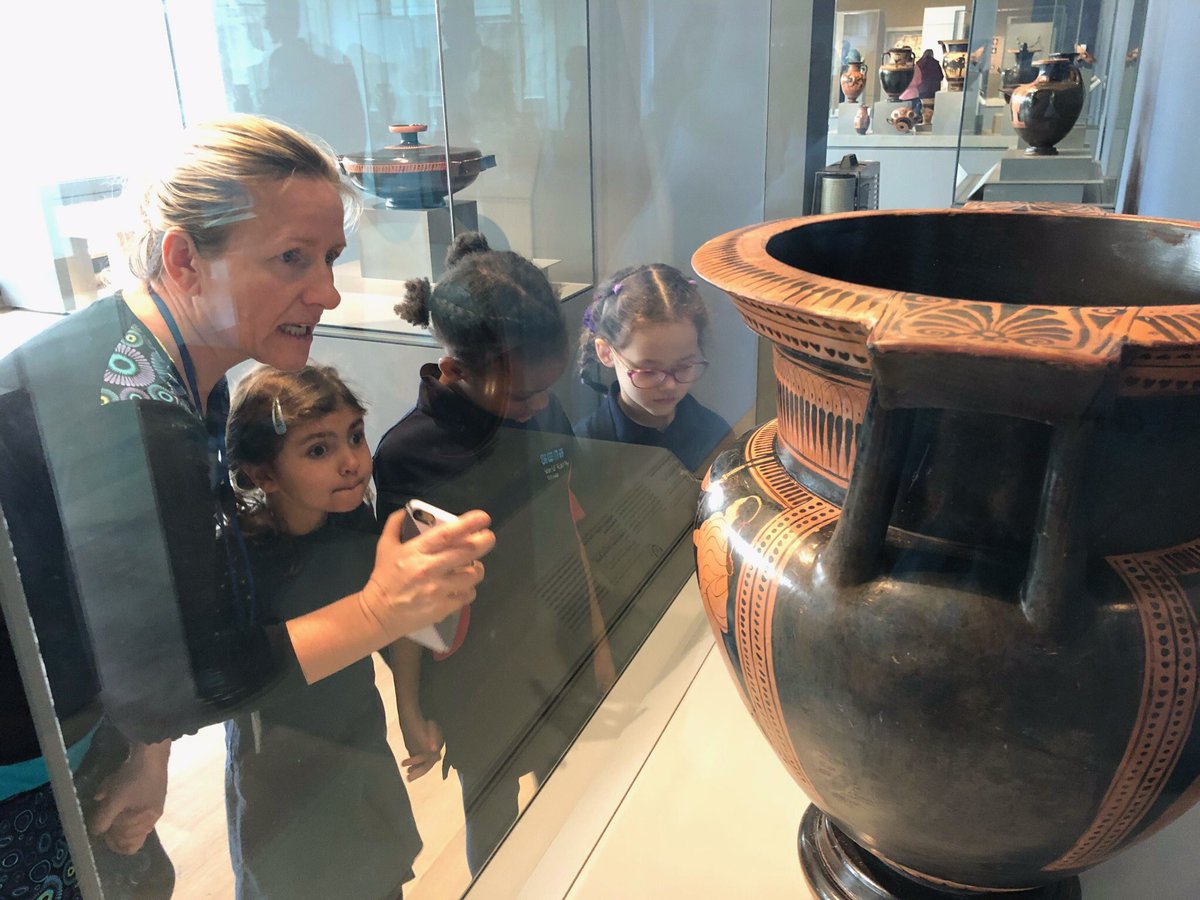 Kindergarten thought about the stories behind art at the Art Institute of Chicago.  <a href="/GWAcademyChi/">GEMS World Academy</a> <a href="/GemsChiArt/">Jennifer Schmidt</a>