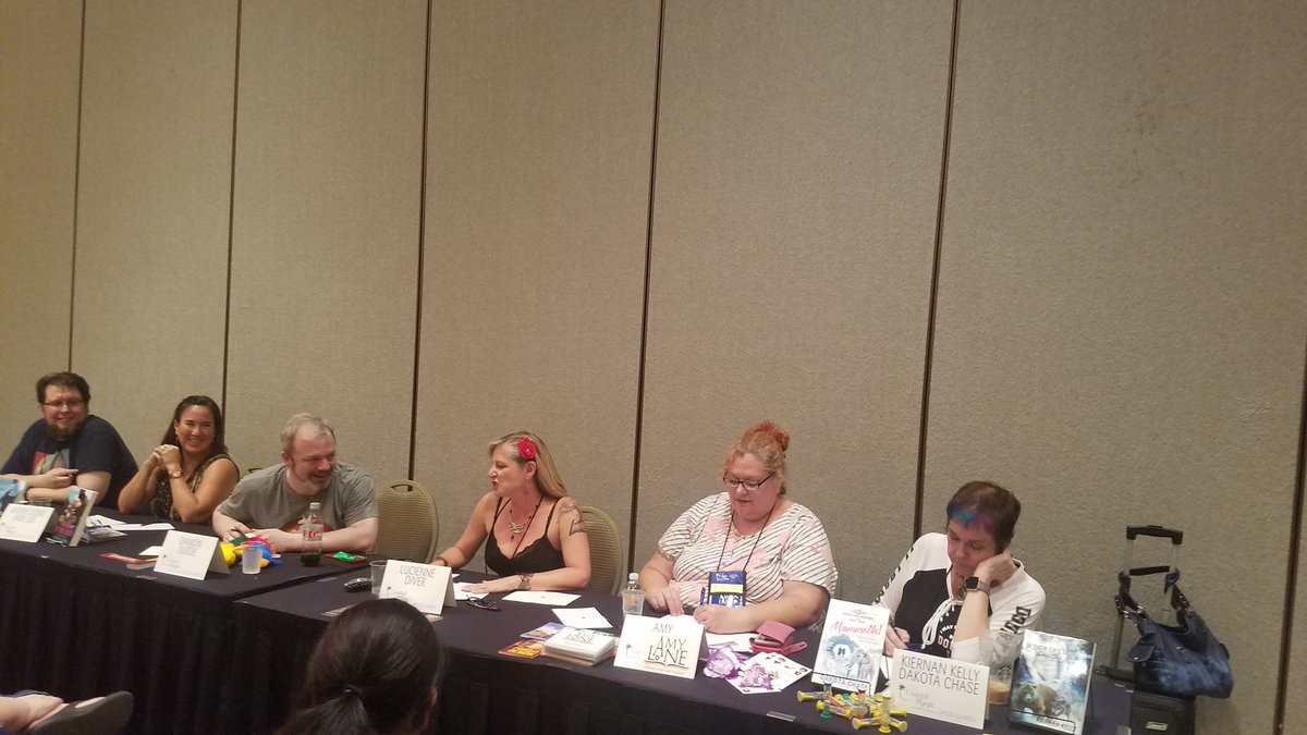 Sarah_Nicolas's tweet image. Flash Fiction at #cmcon19 is my favorite spectator sport