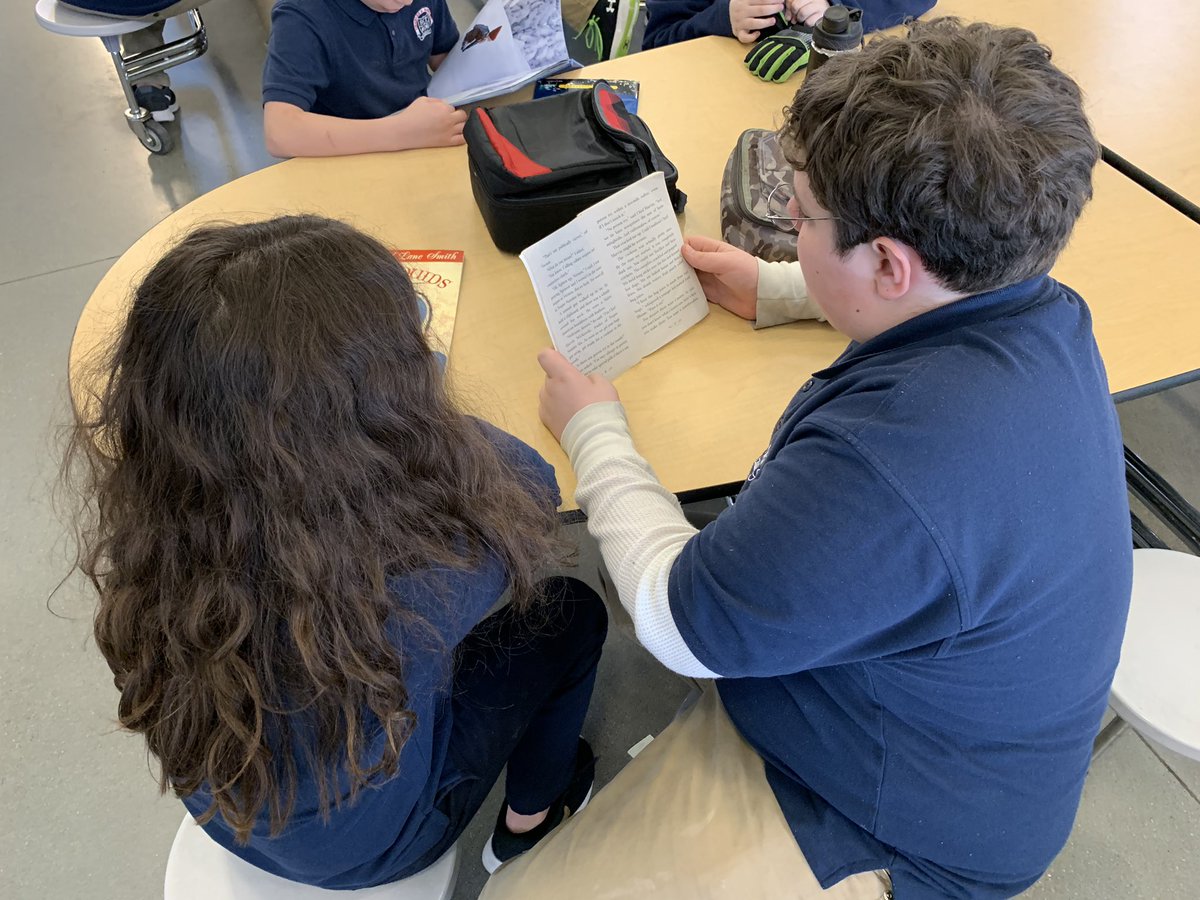 hallnicole_d's tweet photo. 7th and 3rd grade paired up for #ReadAcrossAmericaDay! #DrSeussDay #iteachmiddle 📚 https://t.co/YxlvDiE0ZH