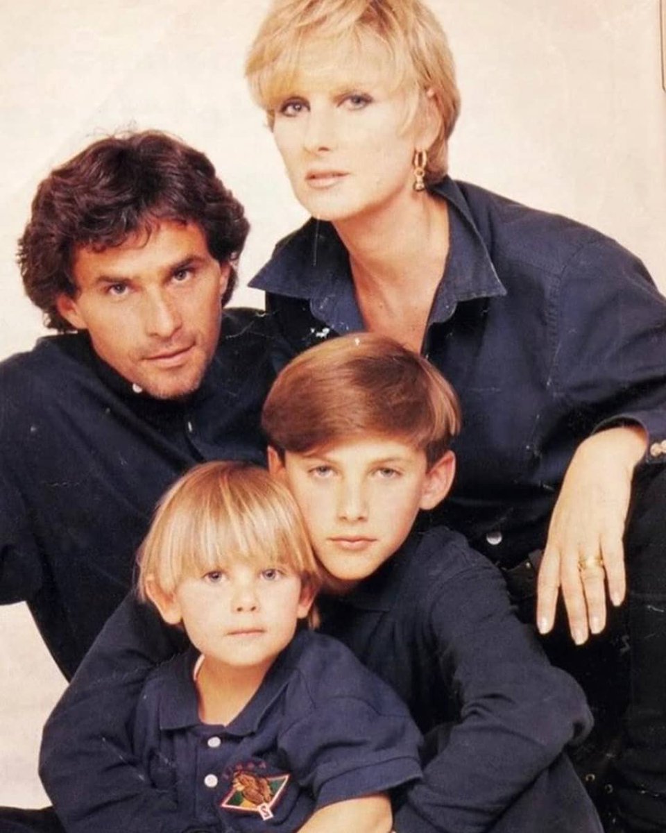 De parte de toda la familia de #SraAcero extendemos nuestras más sentidas condolencias a toda la familia Zurita Bach, por la pérdida de la hermosa y querida #ChristianBach 🖤 Descansa en paz  #EmilianoZurita <a href="/SzuritaOficial/">Sebastian Zurita</a>  #HumbertoZurita