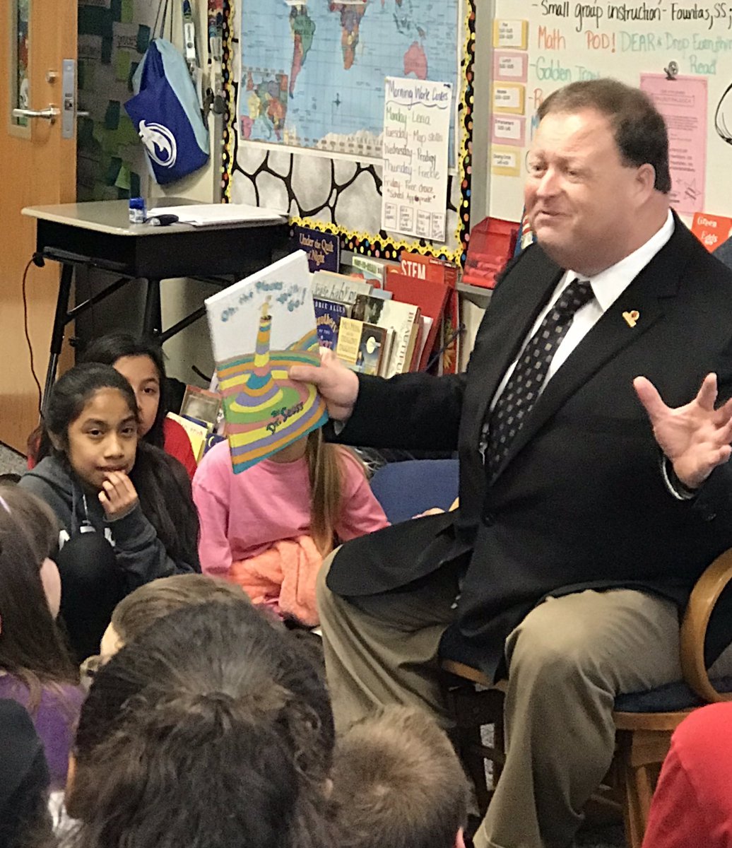 Thank you <a href="/RossRenfrow/">Ross Renfrow</a>  for coming to read to our Dynamic Dolphins @4thGrade_SSE ! Read Across America 2019!