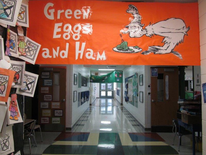 Linc_R3's tweet photo. We've been celebrating Dr. Seuss in LCR3 this week. Check out the whimsical, Seussical decorations at @WCE_Comets. Which Dr. Seuss character is your favorite? #proud2br3 #R3Reads #StaySharp https://t.co/qosmV3ODUv