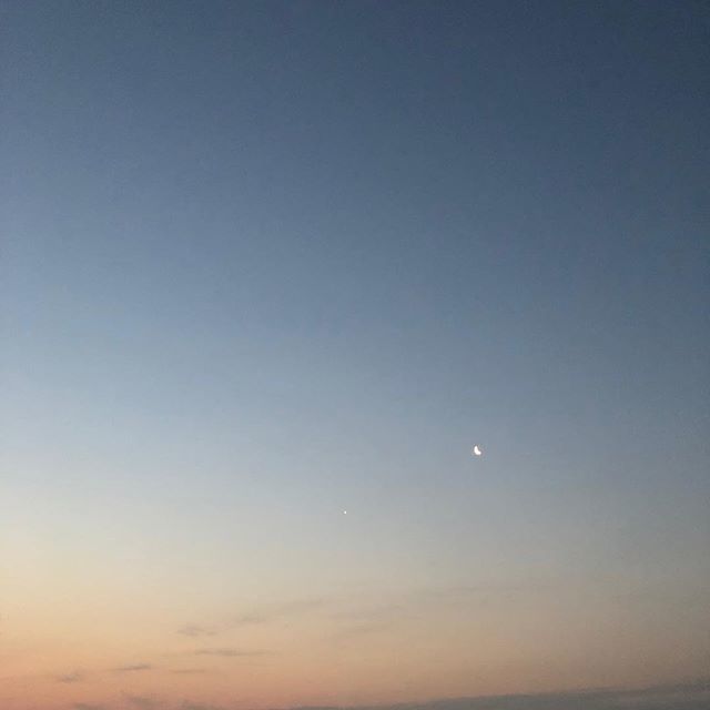 3.2 静かな朝
.
.
.
#japan #landscape #sky #skyscape #jj_skyscapes #rsa_sky #sky_brilliance #rsa_nature #air #asasora #march #moon #crescentmoon
.
#nature_brilliance #rsa_minimal  #jj_minimalism #minimalism_world #minimalexperience #majestic_minimal .
#nothingisordinay#iphone…