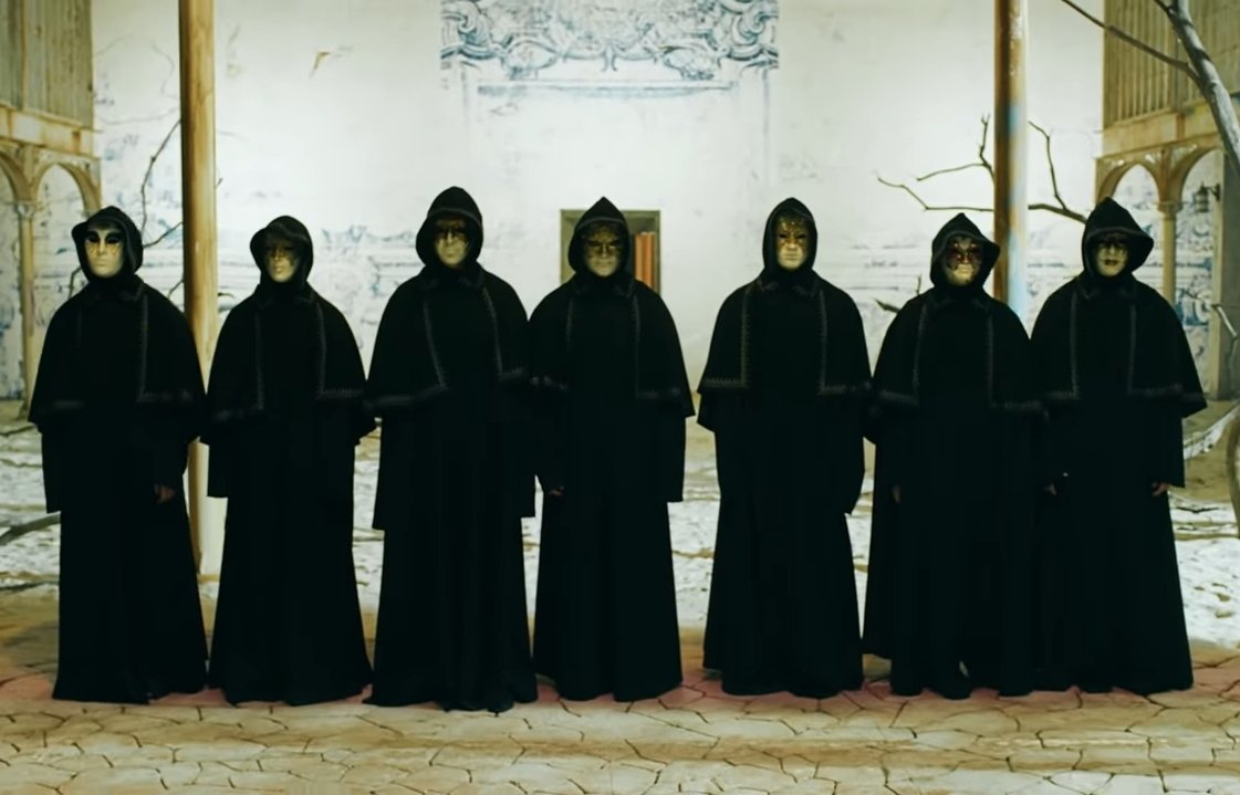 Iris3219's tweet photo. I only know that jungkook is the center 😂, I don't know where is V, Jimin, Suga, jhope, Rm,Jin. Bts army  help me😂😂😂#Bts_twt #BTS #Fakelove #BTSARMY https://t.co/dq2VeZq9X1