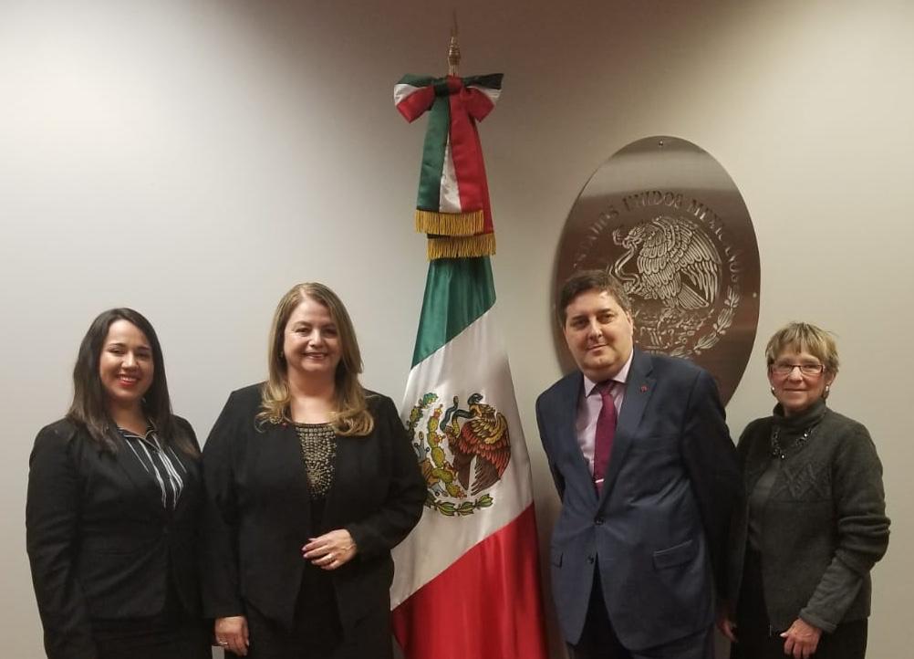 ConsulmexOmaha's tweet photo. It was a pleasure to welcome our collegues from the Consulate of Canada in Minneapolis @CanCGMPLS, Consul General @ariel_delouya and Senior Trade Commisioner @cormietwitr. We are ready to work together for the wellbeing of our communities &amp; relations 🇲🇽🇨🇦🇺🇸#DiplomaciaConsular https://t.co/r6AaRLr4AU