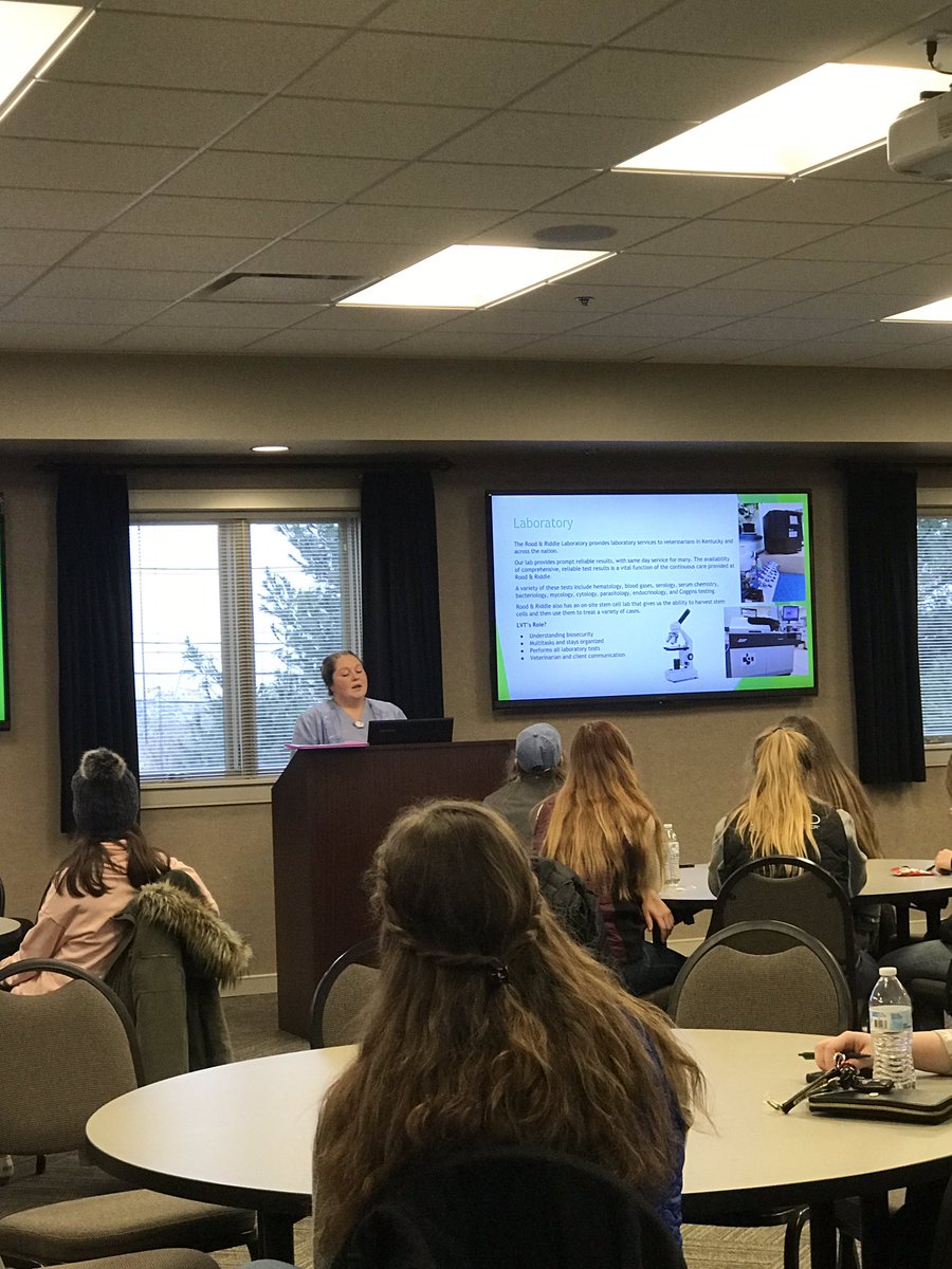 UKAgEquine's tweet photo. Jessica Bronicki, LVT an Anesthesia Technician at @roodandriddle shared the wide variety of opportunities available for students at the hospital. @UKAgriculture https://t.co/RD0czl8O29