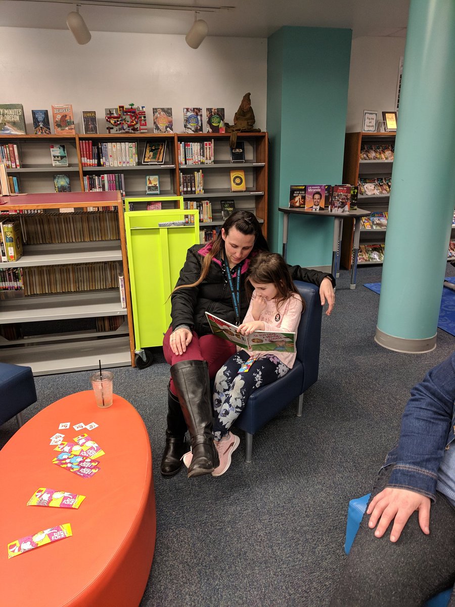 Great night of bonding over books at our Family Reading Night! 📚 <a href="/WSESSmithfield/">Westside Elementary</a> #isleREAD