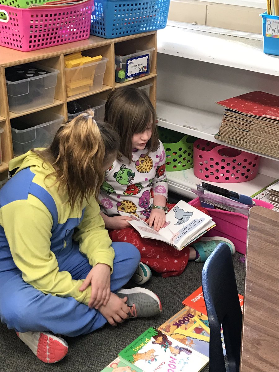 Carlisle_elem's tweet photo. Today at CES we read with our “buddies” to celebrate Read Across America Day! #SmallCatsBigDreams https://t.co/qRCuin4zry