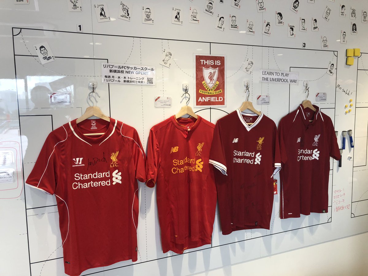 リバプールfcサッカースクール Lfc Ia Japan リバプール新横浜 あおば企画 直筆サイン入り ユニフォームを会場に大公開 展示されている直筆サイン入りユニフォームはすべて着用ok 横浜にお越しの際はぜひ会場にお立ち寄り頂き 直筆サイン入り