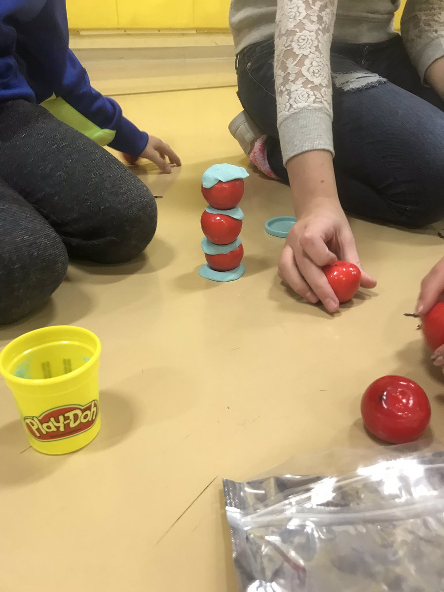 journiecifelli1's tweet image. What an amazing day!!! 10 apples up on top, engerneering a new hat for our favorite cat, trying to recreate a hat as tall as possible with solo cups and more!!! @CMS4Learning @Jen1Curry #ReadacrossAmerica #thisiscms #dotolearn #stem #DrSuessDay #funalways #readingroom