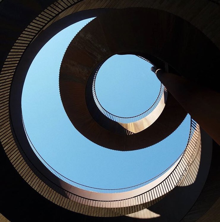 ChiantiMarathon's tweet photo. The passage inside the #Antinori #Winery is beautiful. Do not miss this show! 🍷 
Tra i luoghi più suggestivi il passaggio dalla #CantinaAntinori🏃🏻‍♂️🏃🏼‍♀️🍷#run #runner #running #outdoor #trailrunning #trailrun #trailrunner #runnersworld #trailandultra #ultratrail #marathon https://t.co/UW1sH9dO3Q