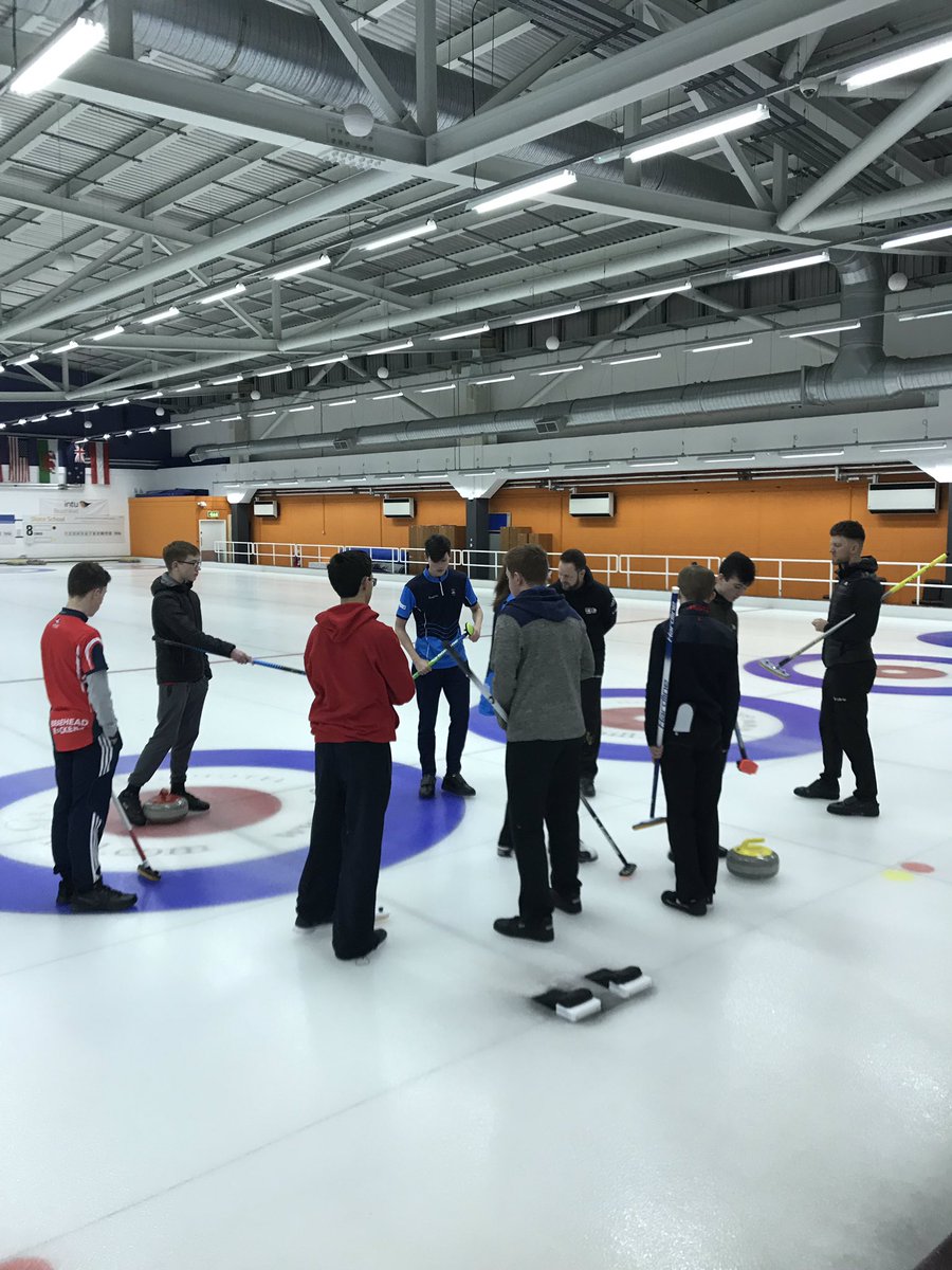 BYCCurling's tweet photo. Great night tonight with Ross Paterson giving hints and tips #juniorcurling#funtimes https://t.co/Qgrf3RqB6k