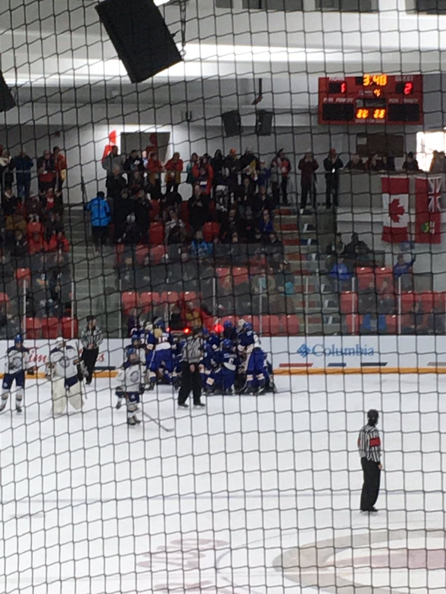 TEAM AB OVERTIME WINNER!!!! 🚨🚨 Sarah Wozniewicz scores off a great pass by Danielle Serdachny!! #TeamAB is playing for gold!! 🥇 #AlbertaBuilt #GoTeamAB #CGHockey