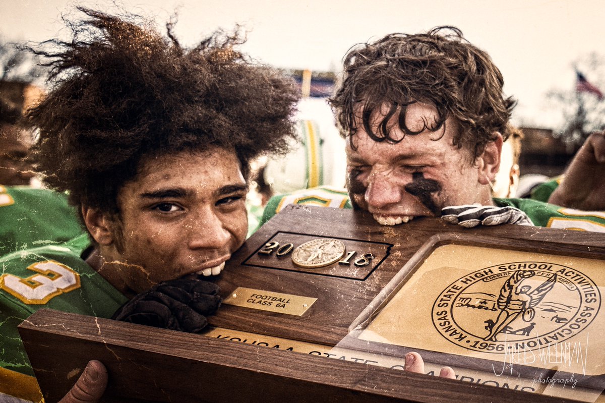 Weinman_photos's tweet photo. Feels Good to Once Again Be State Champs! 3 out of last 4 and 4 out of last 6. Derby Panther Football - 2018 State Champions #DFDNA #ItsInOurBlood #StateChamps #5Rings @DerbyPanther @CoachPontious @BiggCoach @DBcoachDerby @ChrisPinaire @CoachZachHaynes @Rustyy_5 @DHSFootballClub https://t.co/4MfQJdzZSa