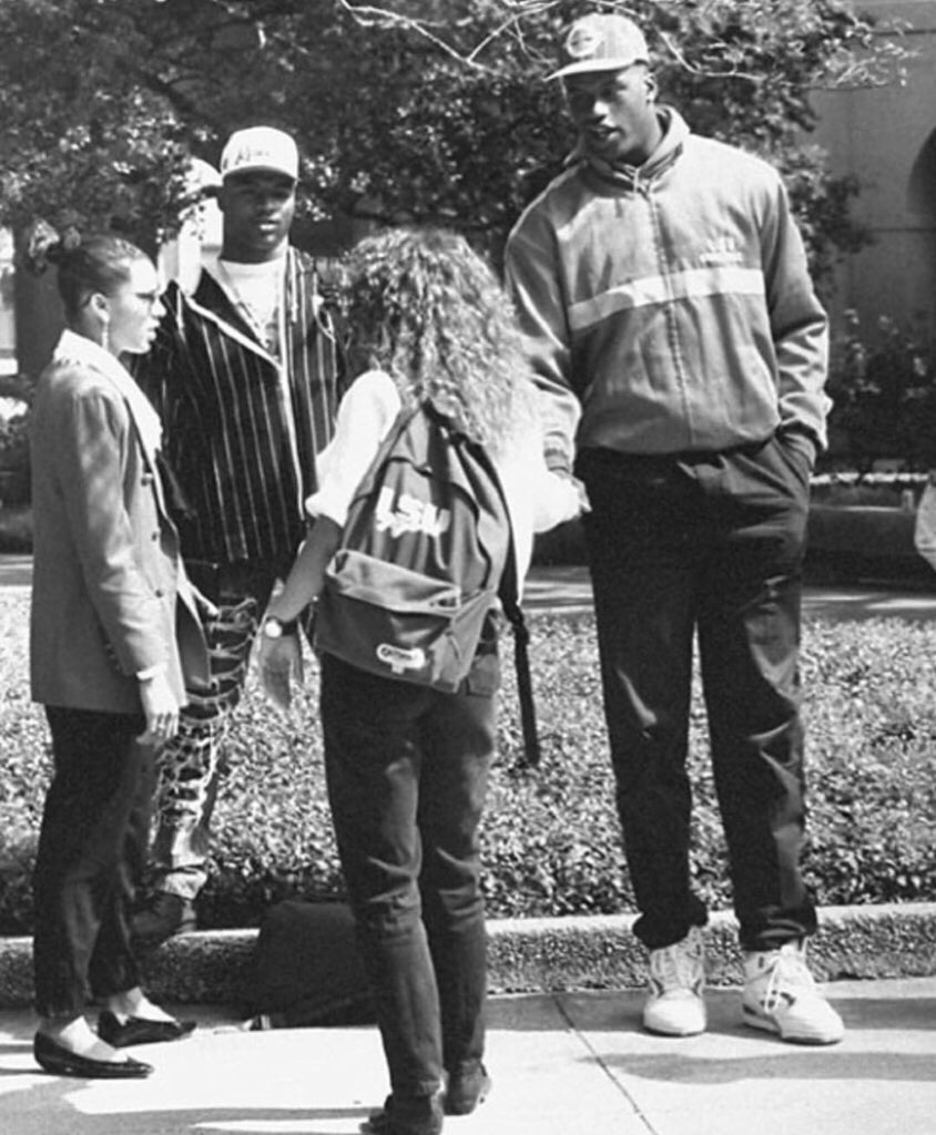 timelesssports_'s tweet photo. (1991) Shaq and Odell Beckham Sr. out on LSU's campus. https://t.co/bau7DSyAL5
