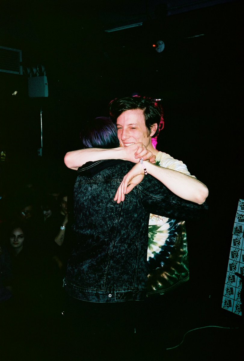 Coldh4rt's tweet photo. Hug https://t.co/sf4AnOyumD