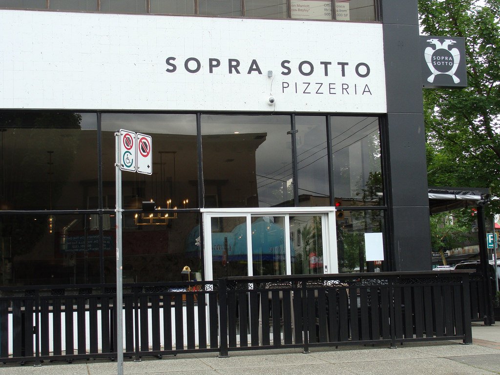 VortexRestEquip's tweet image. Pizza is the only love triangle you ever want. ! Check out our friends “ Sopra Sotto “ on their Hasting location and enjoy their farmer style Italian foods 🍕🥩🥘🍖🥧

#breadtoaster #bread #bagel #toast
#chili #chiliday #makingchili #happychiliday #pizza #soprasotto #italian