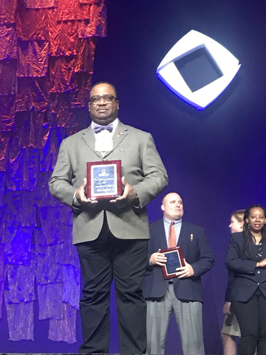 BirdDeca's tweet image. Thank You @ctegallion for being a Friend of DECA! Congrats on the much deserved award! @OatesBusiness @CCPSCTE @lcBirdCTE @lcbirdprincipal @MaclinChad @GKasper_CTE @VirginiaDECA