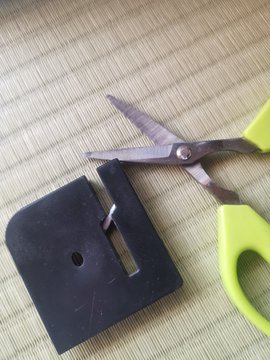100均のハサミ研ぎで切れ味が復活するの 使った人のリアルな口コミを紹介 Belcy