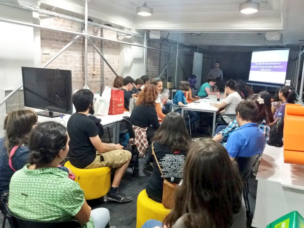 clubdelecturauy's tweet photo. ➡️ "El dolor del arrepentimiento es más fuerte  que el dolor del cambio." ⬅️

@ValinAlexis nos planteó el desafío de escribir nuestra biografía en base a lo que fuimos y lo que queremos ser partiendo de tres ejes: experiencia, crecimiento y colaboraciones. 

¡Gracias, Alexis! 😊 https://t.co/CUaJDc7omc