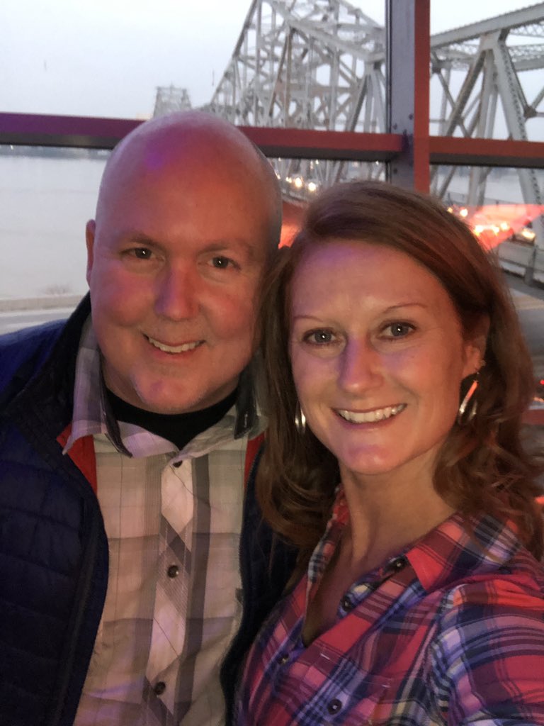 TheNerdBiker's tweet image. Waiting on @blakeshelton . Hoping for @gwenstefani too!! #BSLOUISVILLE