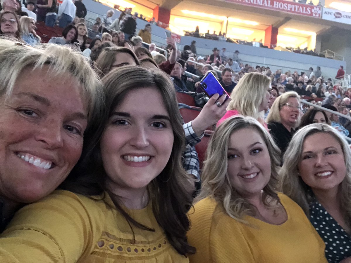 mhoskins1967's tweet image. Ready to see Blake Shelton!! #BSLOUISVILLE