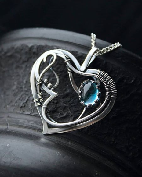 This cold heart looks so touching! 

#heartpendant #heartpendant #silverpendant #giftideas #uniquegiftideas #etsyjewelry #etsybestsellers #handmadenecklace #handmadejewelry #topazjewelry #silversmithing  #jewelry

Image credit: @ursula_jewelry (Instagram)
