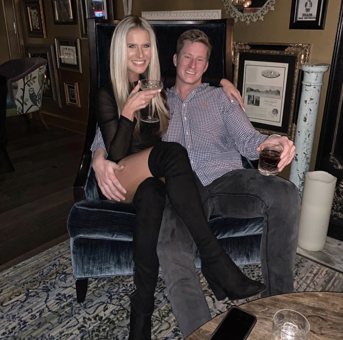 SophiasLounge's tweet image. Why limit happy to an hour? 🥃🍸#GoingToSophias #SharedPlates #luxury #luxurytravel #luxurytravel @TheIveysHotel