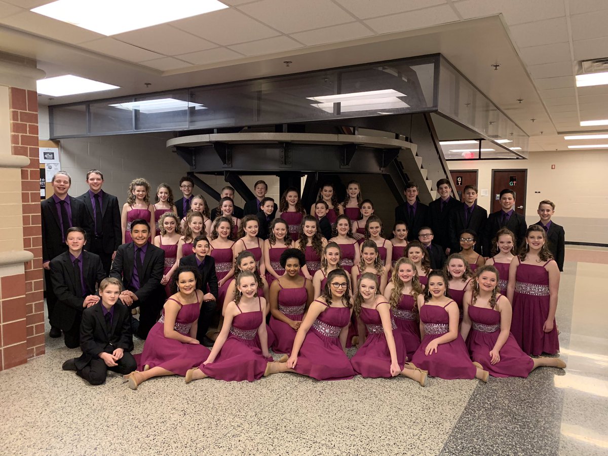 troy_tnt's tweet photo. We’re ready! #lastcompetition #showchoirfamily https://t.co/Dr3UE3nY48