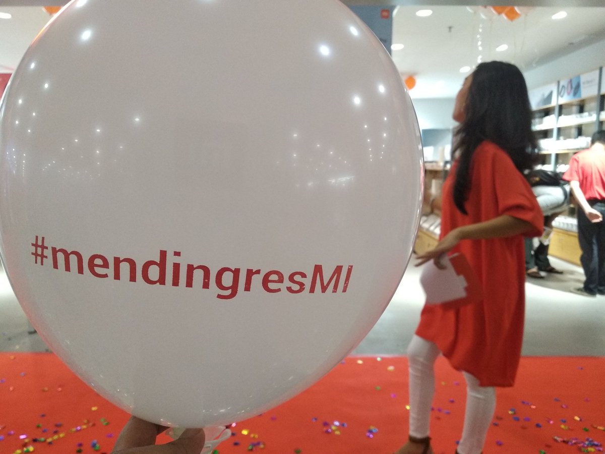 MiFans_Lpg's tweet photo. beli xiaomi #mendingresMI di MiStore dong https://t.co/EfVjzoPpH8