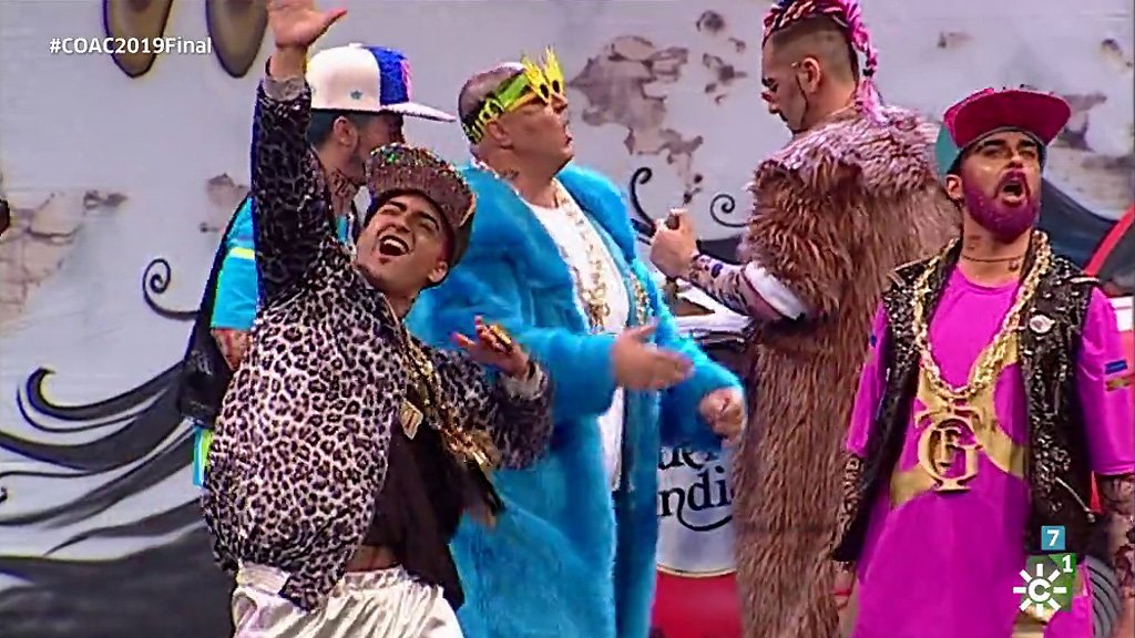 carnavalsur's tweet photo. Chirigota #DaddyCadi | Aquí, la actuación completa 📺 https://t.co/4s8F9C2vs1 📺 https://t.co/nrAM4JcPR5 #COAC2019Final 🎭 https://t.co/MyY9WGvBXg