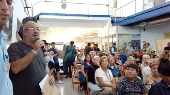 cristianucr8's tweet photo. El puente de AV. Castañares estuvo sin luz durante años. en la ultima visita de @edumacchiavelli a la comuna 8 le entregamos una serie de reclamos donde uno de ellos era la reparación de la luminaria de dicho puente, hoy se encuentra totalmente iluminado #MasLuz #MasSeguridad https://t.co/CEUz8NOoxs