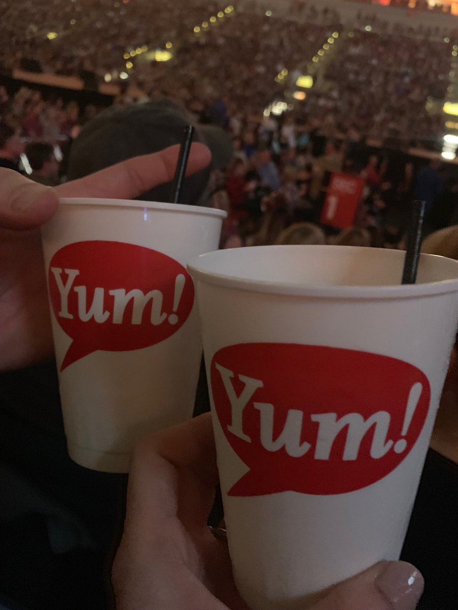CWAngelaLeet's tweet photo. #BSLOUISVILLE having our beverages from plastic cups with paper straws #GodBlessAmerica https://t.co/gIyWmg7Bww