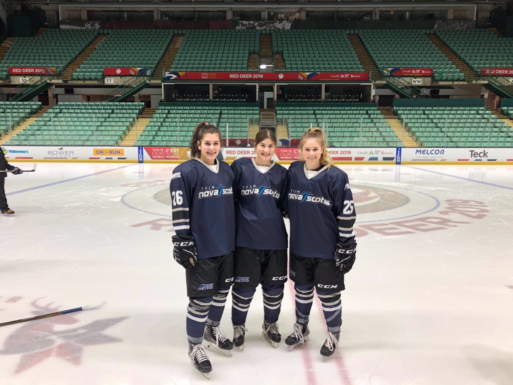 SubwaySelects's tweet photo. Check out the Selects play Saskatchewan tonight! These girls have been having a great experience and doing well representing our league and team! #GoNSGo @TheNSFMHL @FemaleNShockey https://t.co/wMSsdVBZ7p