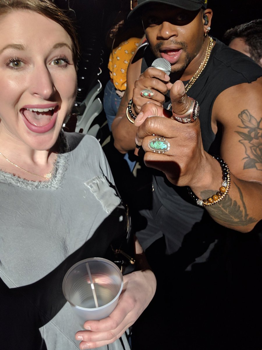 Somehow managed to snag a selfie with <a href="/JimmieAllen/">Jimmie Allen</a> while I was on my way to get a beer.😍 #bestbirthdaypresent #starstruck