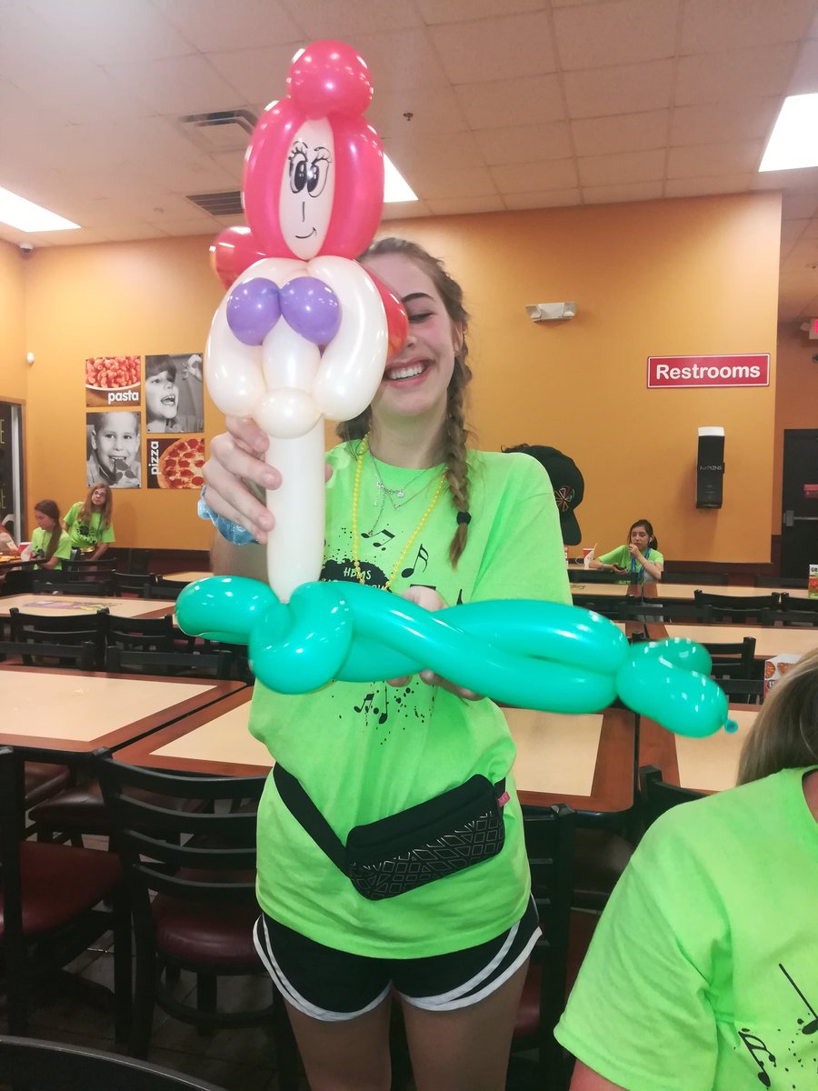 Cen10VisualArt's tweet photo. Awesome balloon artist was at cicis! #HBMShawks #bartchestrus2019 https://t.co/yF6InKKe7I