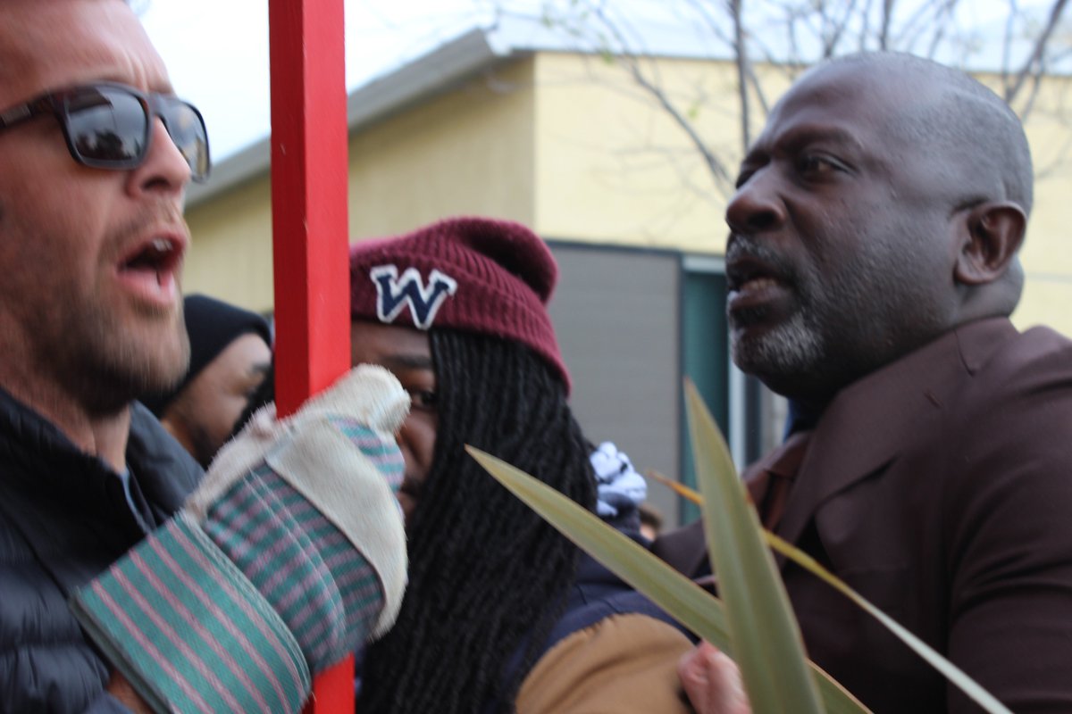 ZZZZZZZZZZZack's tweet image. wow. the school board was planning on passing massive cuts, so educators and their supporters shut the meeting down. Jumoke Hinton Hodge showed up w a very big man who tried to push picketers aside to get through. it didn't work. some pics: #red4ed #unite4oaklandkids #OUSDstrike