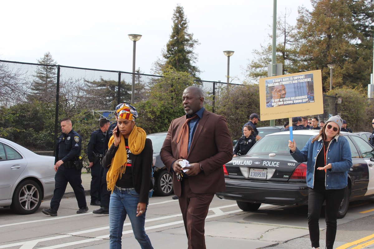 ZZZZZZZZZZZack's tweet image. wow. the school board was planning on passing massive cuts, so educators and their supporters shut the meeting down. Jumoke Hinton Hodge showed up w a very big man who tried to push picketers aside to get through. it didn't work. some pics: #red4ed #unite4oaklandkids #OUSDstrike