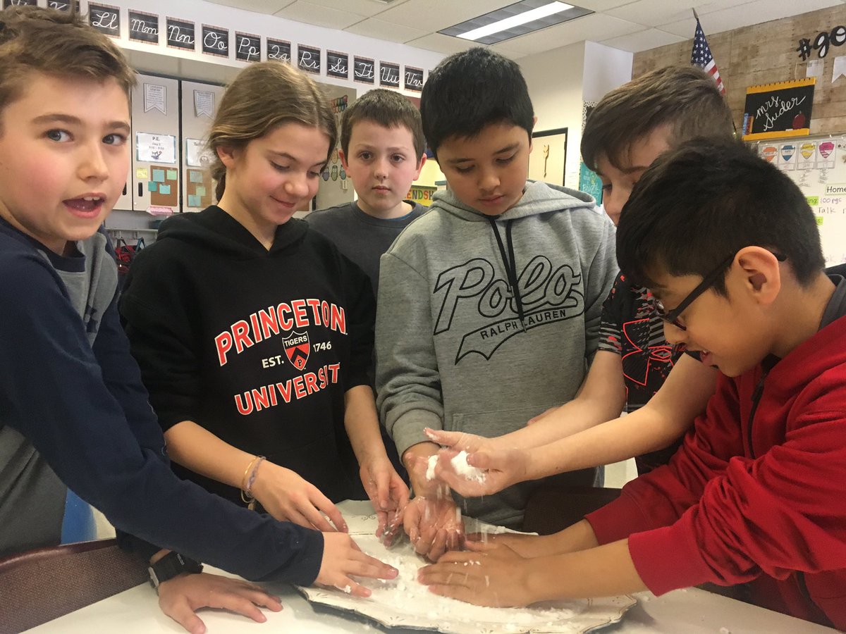 kelseysuder's tweet image. Students sharing their “homework” with us today! I love the learning that has been happening since starting this new endeavor of “choose what you want homework” #orsasd #sasdnext #iteach5th #5thchat