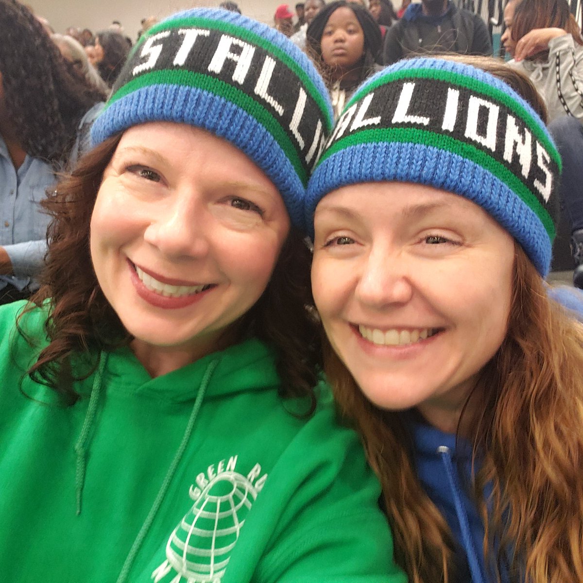 MrsH85755646's tweet photo. When you drag a bestie to a game, she needs to wear the colors! https://t.co/WBUaOE5XmD
