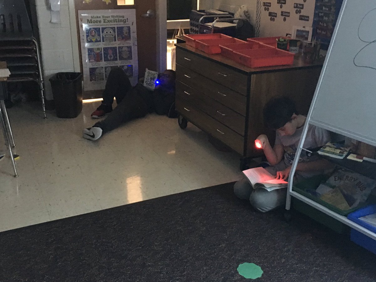 Amy_OliverTech's tweet photo. Students engaged in flashlight Friday reading. They were so excited and focused #spottedatlow https://t.co/ccDg6eWWRm