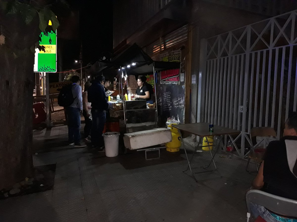 Infraccionando carros que no cuentan con autorización municipal <a href="/Duranbaronti/">Gonzalo Durán</a> <a href="/Muni_Indep/">Municipalidad de Independencia</a> sector Bezanilla con Av. Independencia.