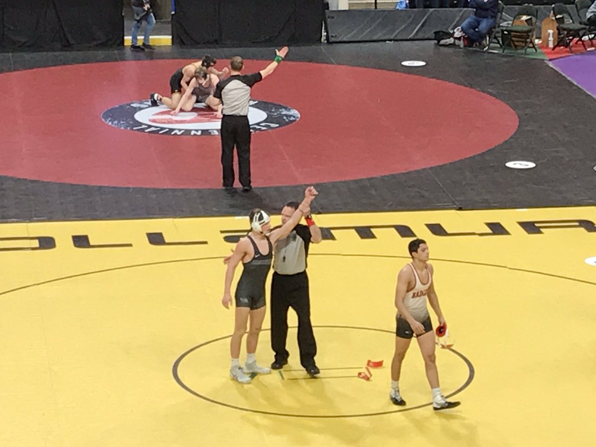 Tommy_Pardino's tweet photo. Joe Gardas with the 8-5 decision! #LetGoJoe @ZHSActivities @_THUNDER_NATION https://t.co/tSmNT23FR8