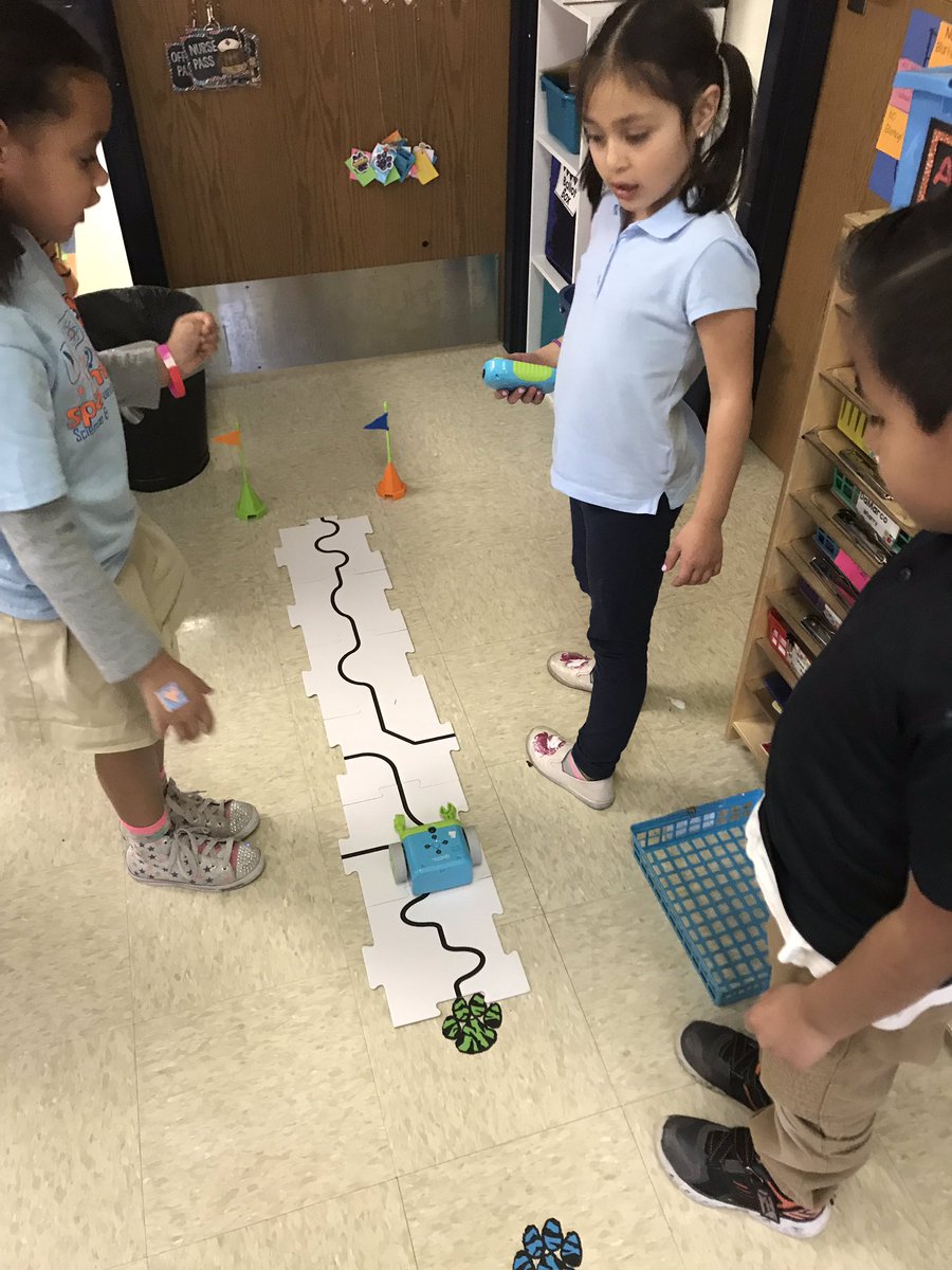 mrs_santore's tweet image. The kids got to spend some time learning about coding this afternoon! Thanks to our little Robot 🤖 “Botley” and our @PlayOsmo coding set! #SpaghtIsGreat #KindersCanCode